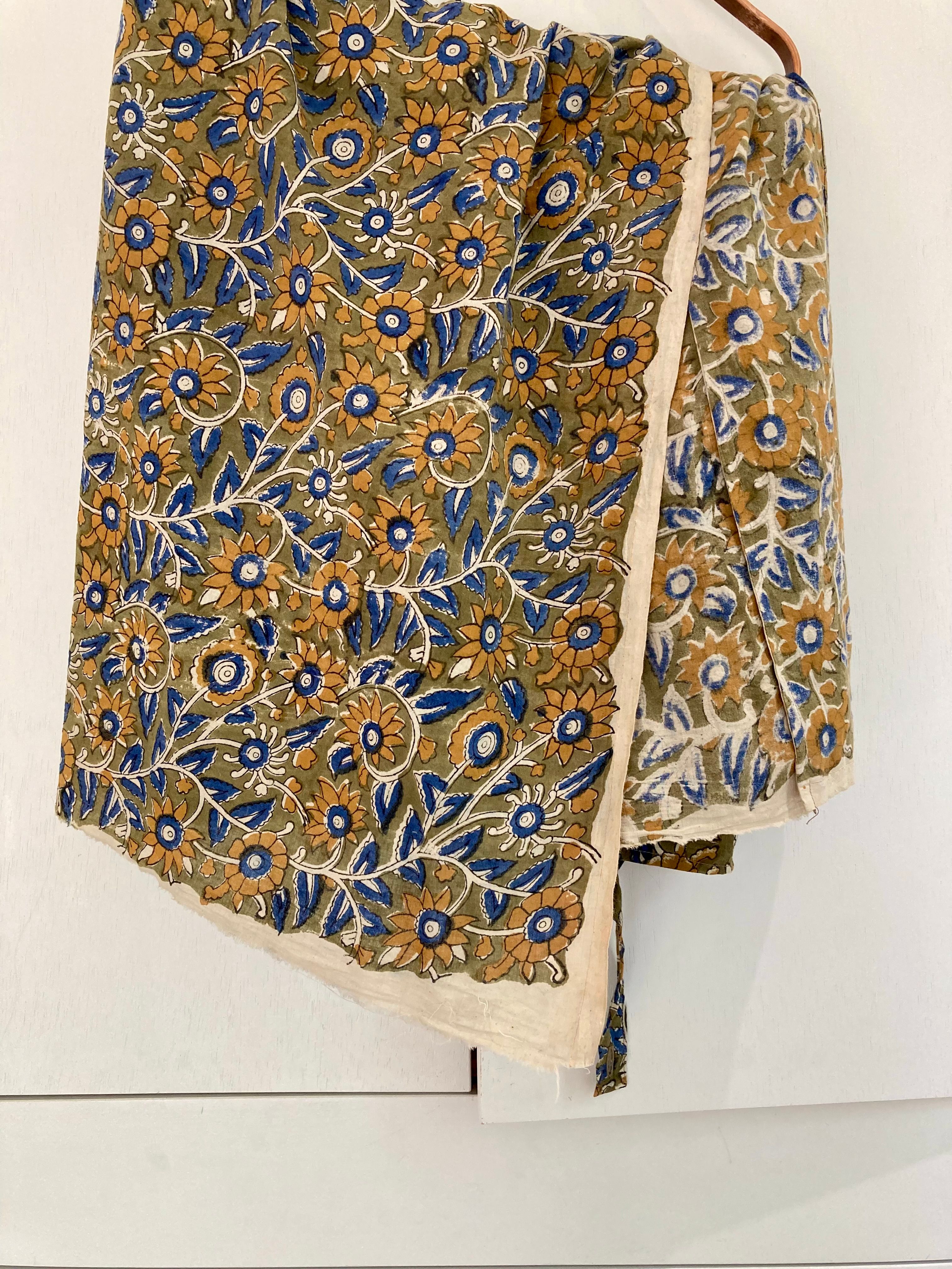 foto van de onderkant van een rok