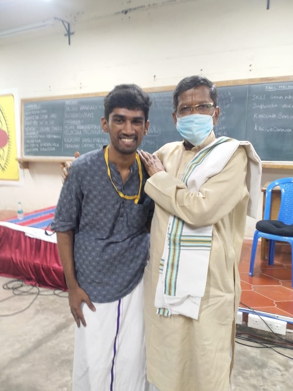 Vaibhav, who volunteered for the Carnatic vocal
intensive had the opportunity to interact with Shri Neyveli Shri Santhanagopalan ji