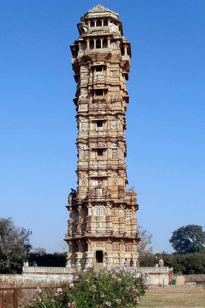 Vijaya Stambh, constructed by Maharana Kumbha to commemorate his victory against the the Malwa Sultanate. Ornate with Jain sculptures and episodes from Ramayana and Mahabharata, it also includes beautifully composed inscriptions/prashastis. Source: Wikipedia Commons