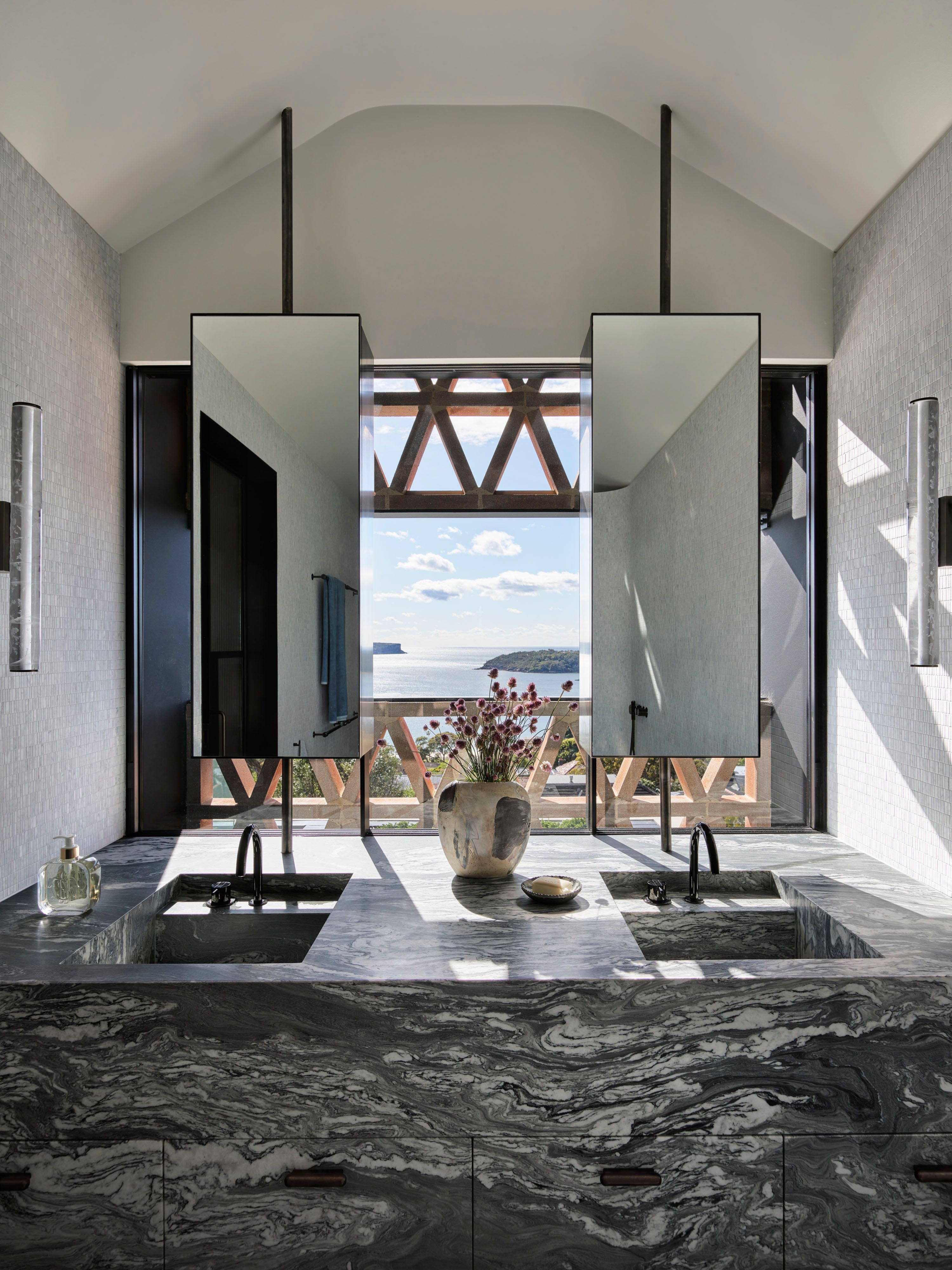 Ultramarine, Master Ensuite