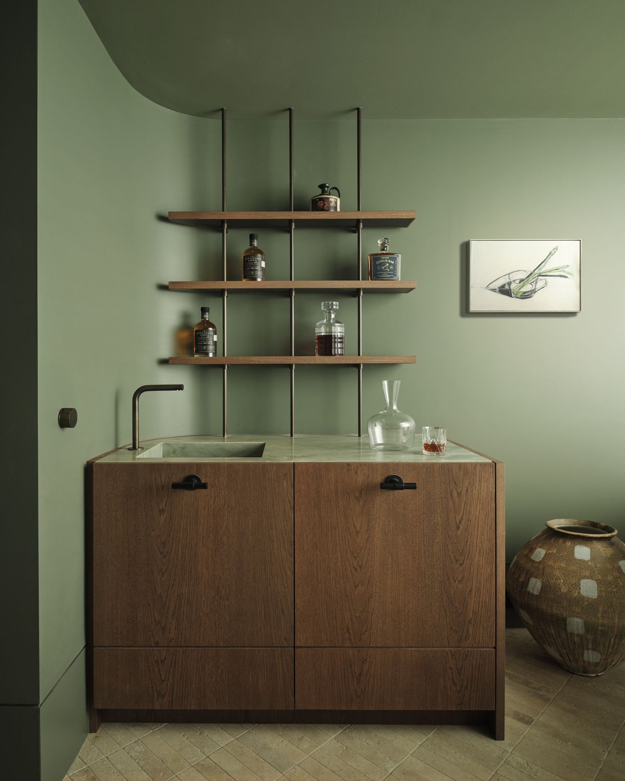 Monsieur G, Bar joinery detail with curved wall