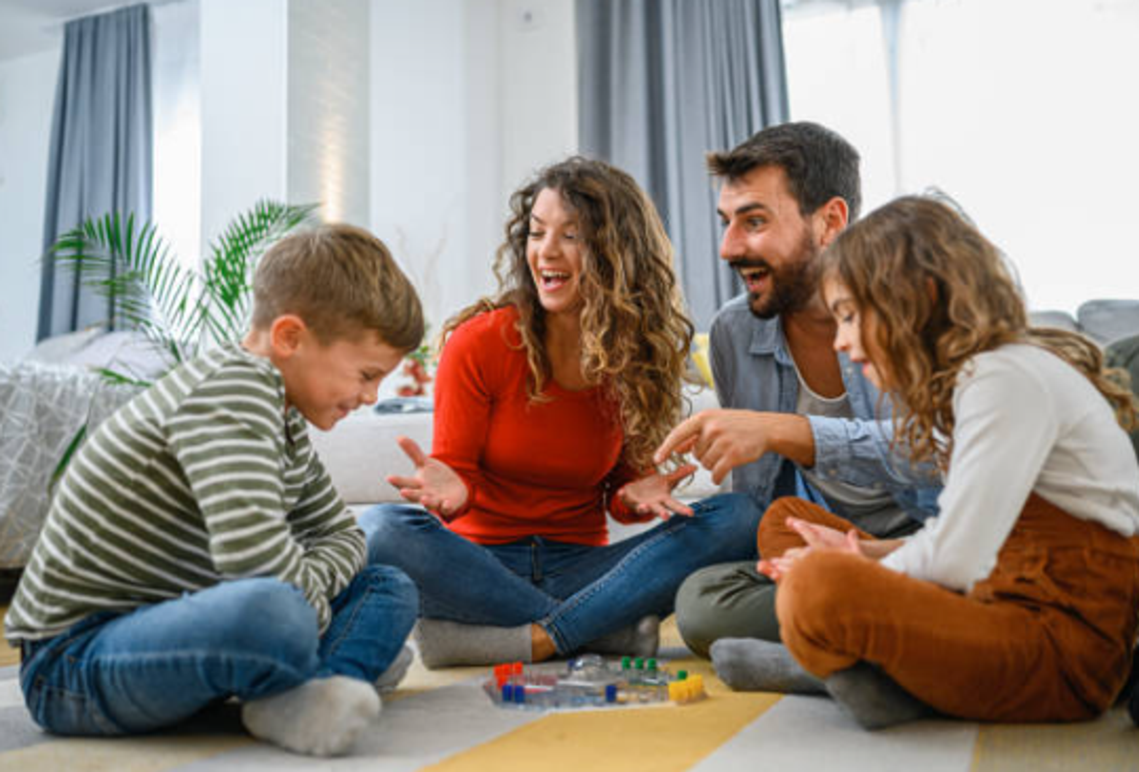 Foto av at fire som spiller