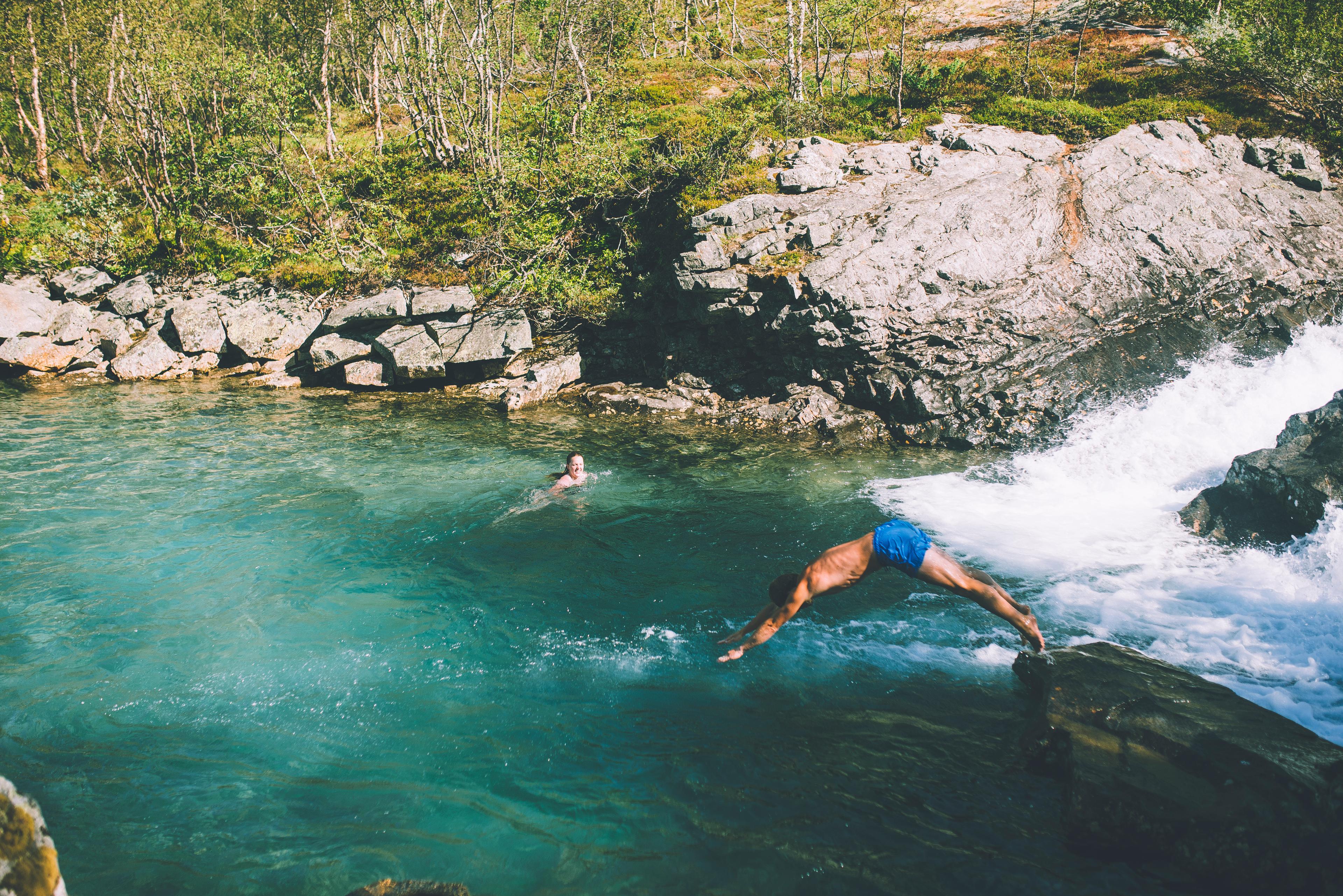 Ta deg et forfriskende bad i naturens eget badeland i sommer. Foto: Marius Dalseg Sætre