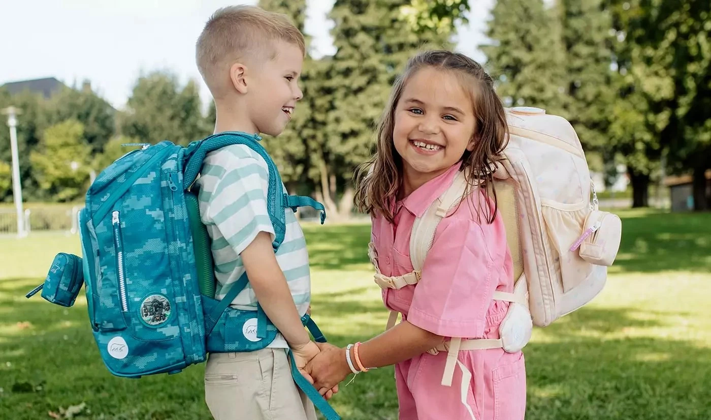 Bilde av barn med skolesekk