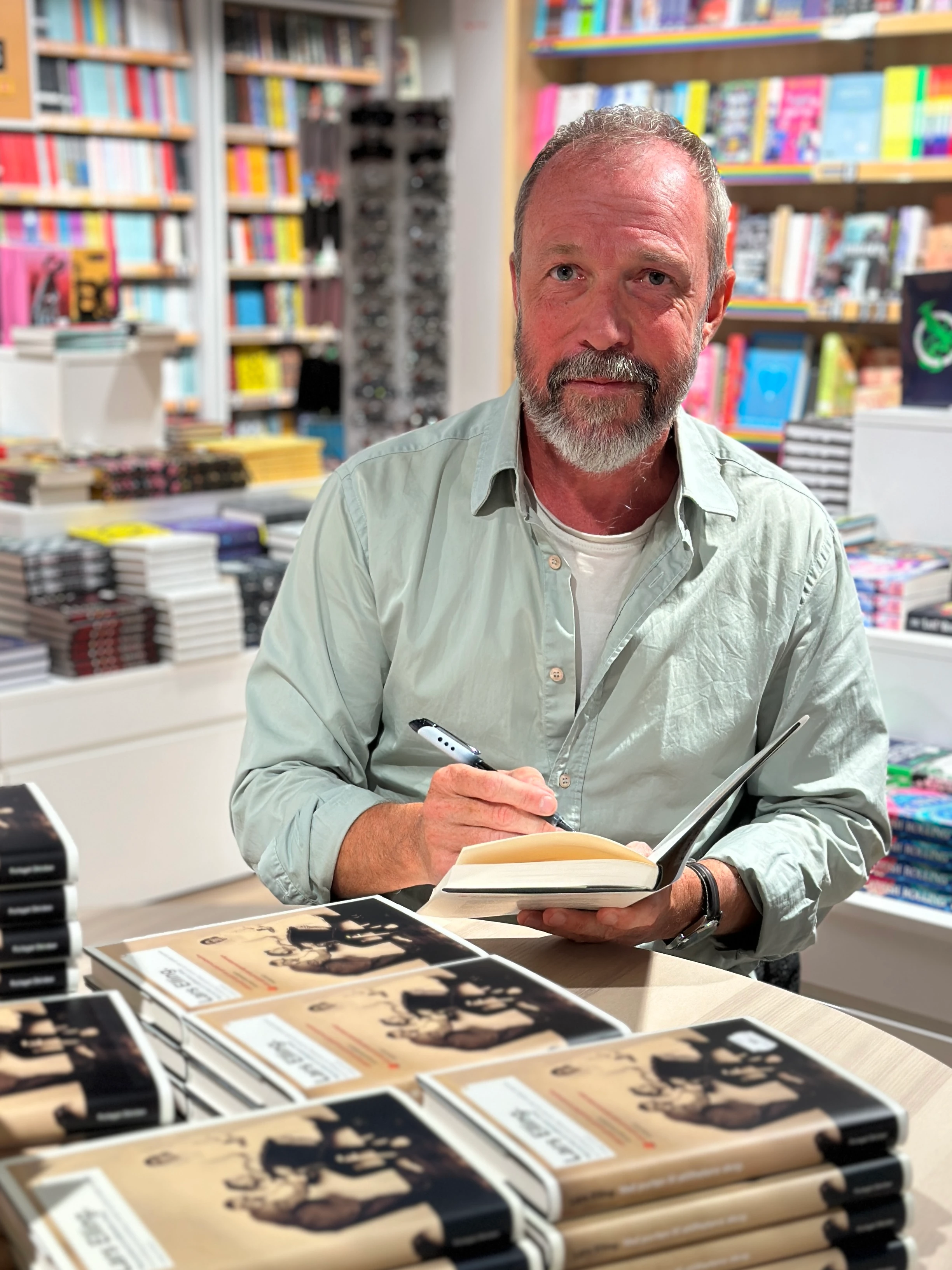 Lars Elling er aktuell med boka "Ved porten til stillhetens skog".