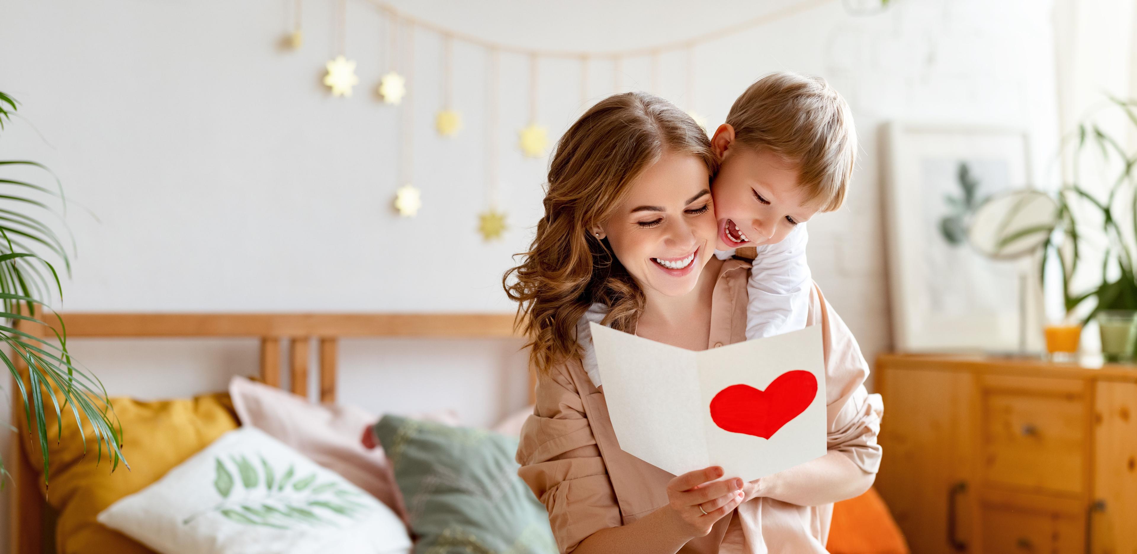 Morsdag 2026 nærmer seg. Her er våre tips til gaver som varmer en mamma.