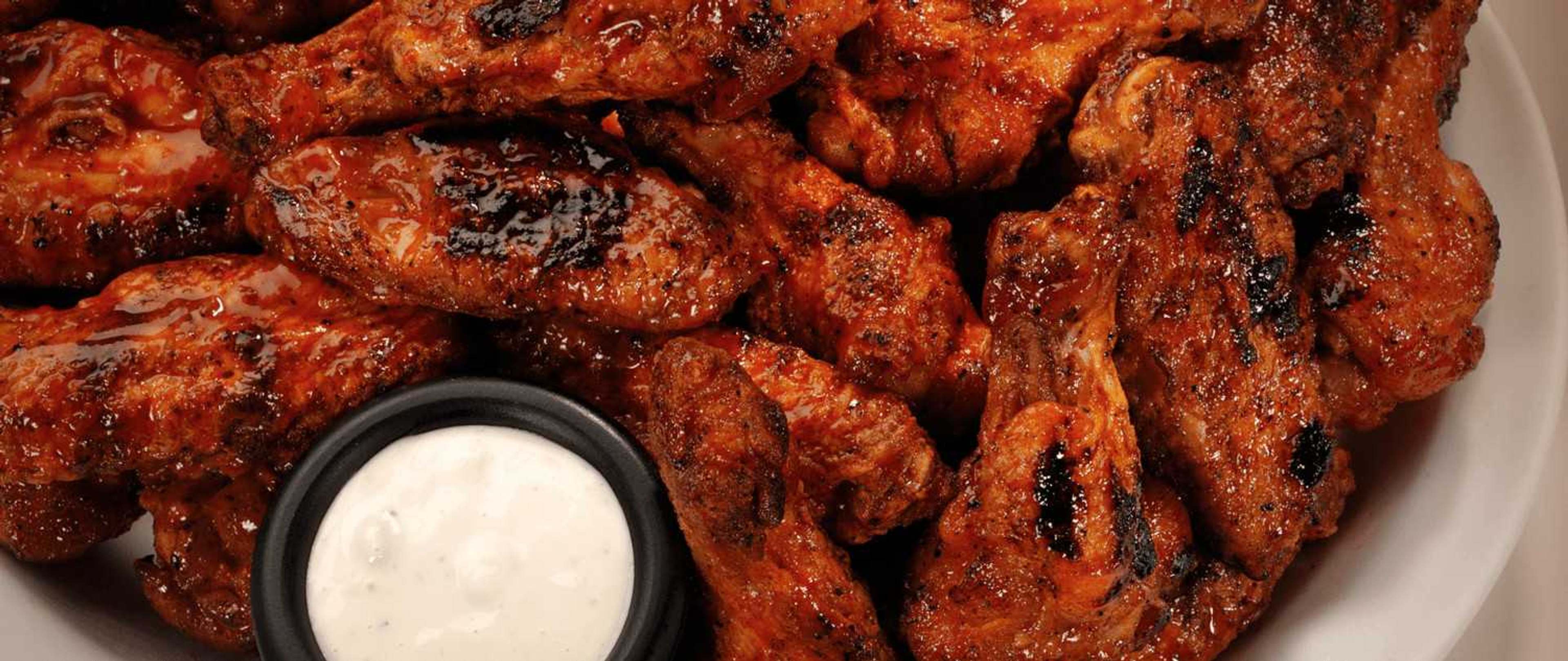 A plate of Gator's grilled wings with ranch