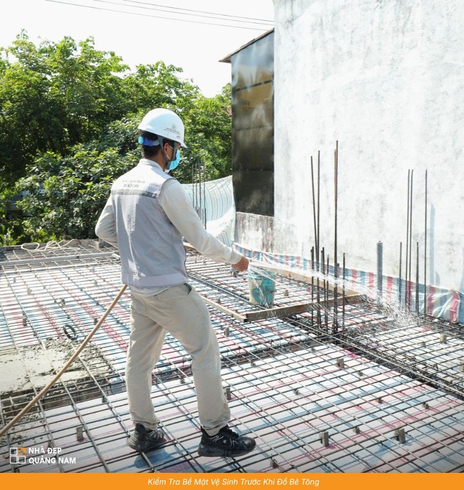 Kiểm Tra Bề Mặt Vệ Sinh Trước Khi Đổ Bê Tông