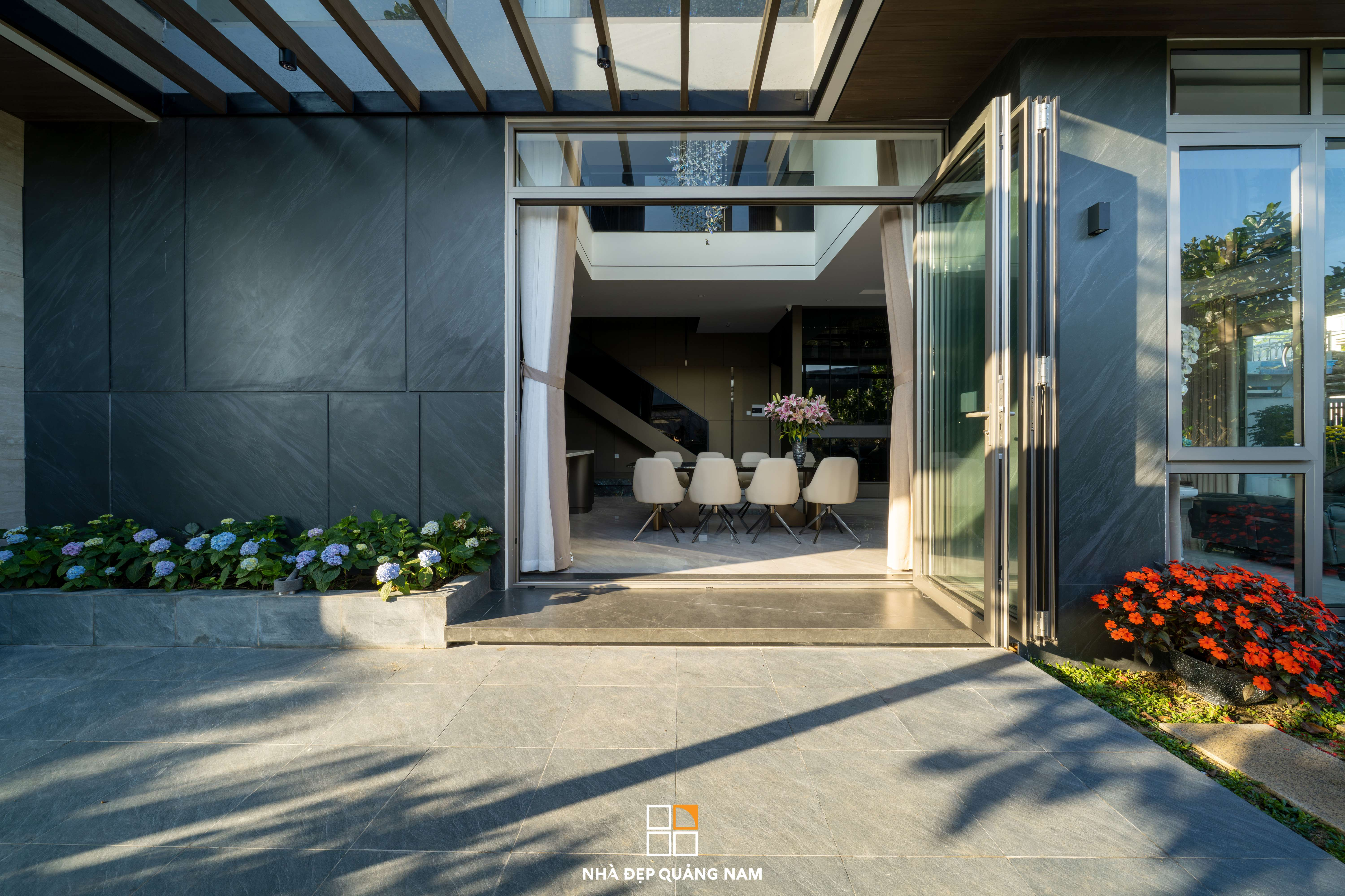 TH Villa - Hành trình 6 tháng kiến tạo bản giao hưởng của ánh sáng và vật liệu