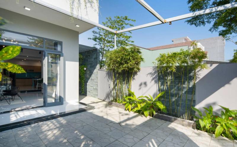 Không xây giếng trời, nhà ống 6×25 chọn giải pháp nào để trong nhà vẫn đón gió và thoáng sáng?