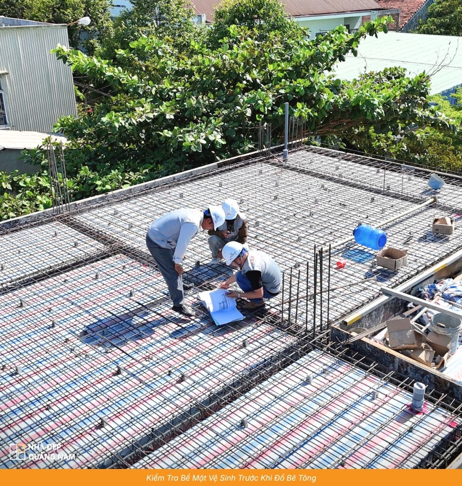 Kiểm Tra Bề Mặt Vệ Sinh Trước Khi Đổ Bê Tông