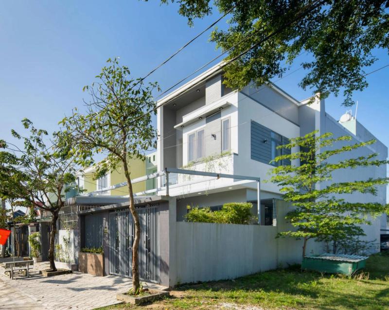 Không xây giếng trời, nhà ống 6×25 chọn giải pháp nào để trong nhà vẫn đón gió và thoáng sáng?