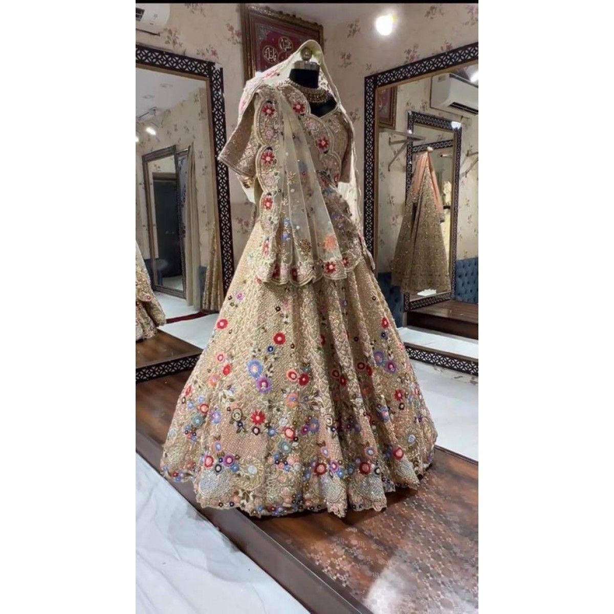 BEAUTIFUL ORGANZA SILK DESIGNER BRIDAL LEHENGA CHOLI