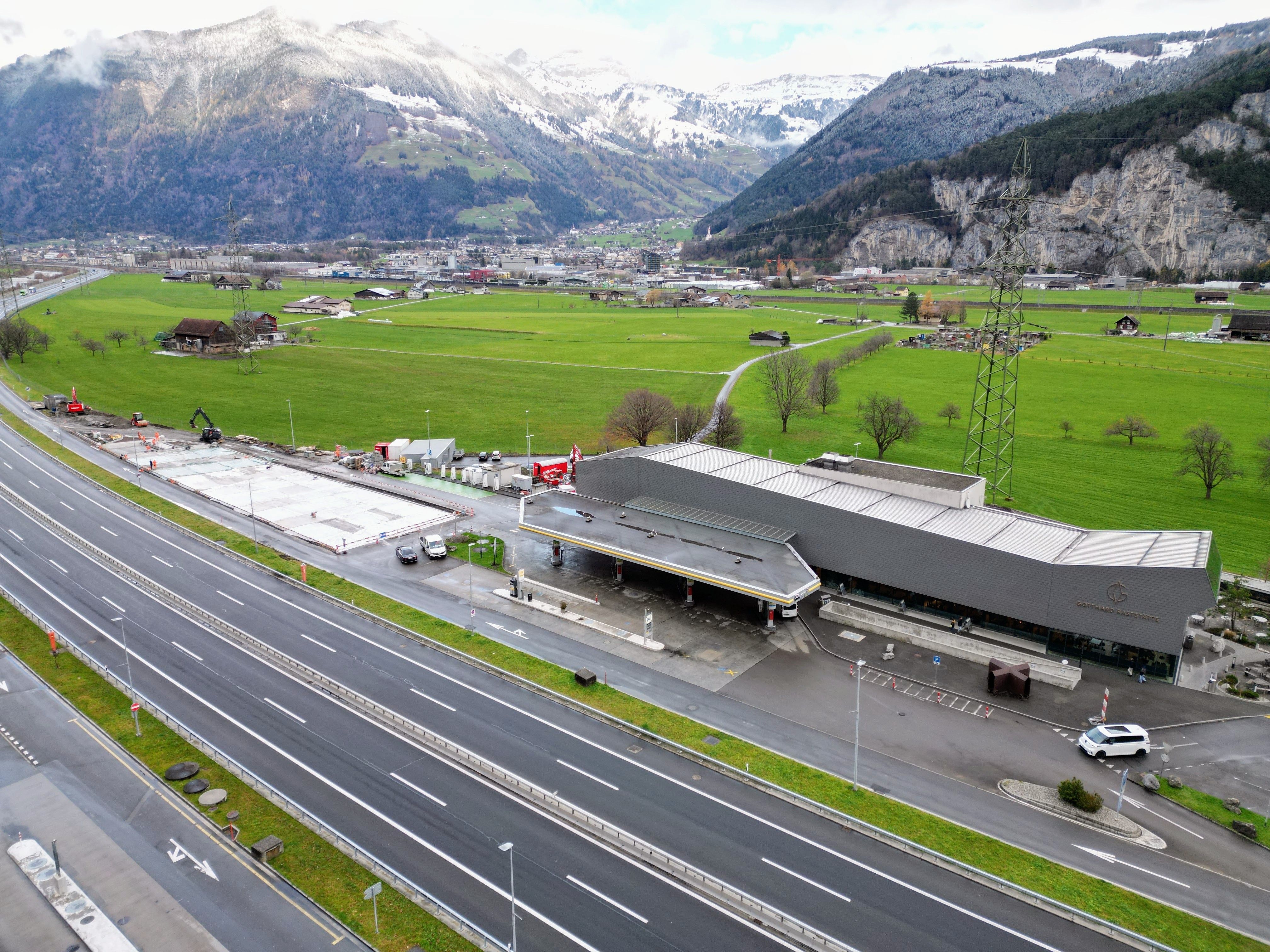 4400.5_Gotthrad Raststätte-Hauptbild.JPG