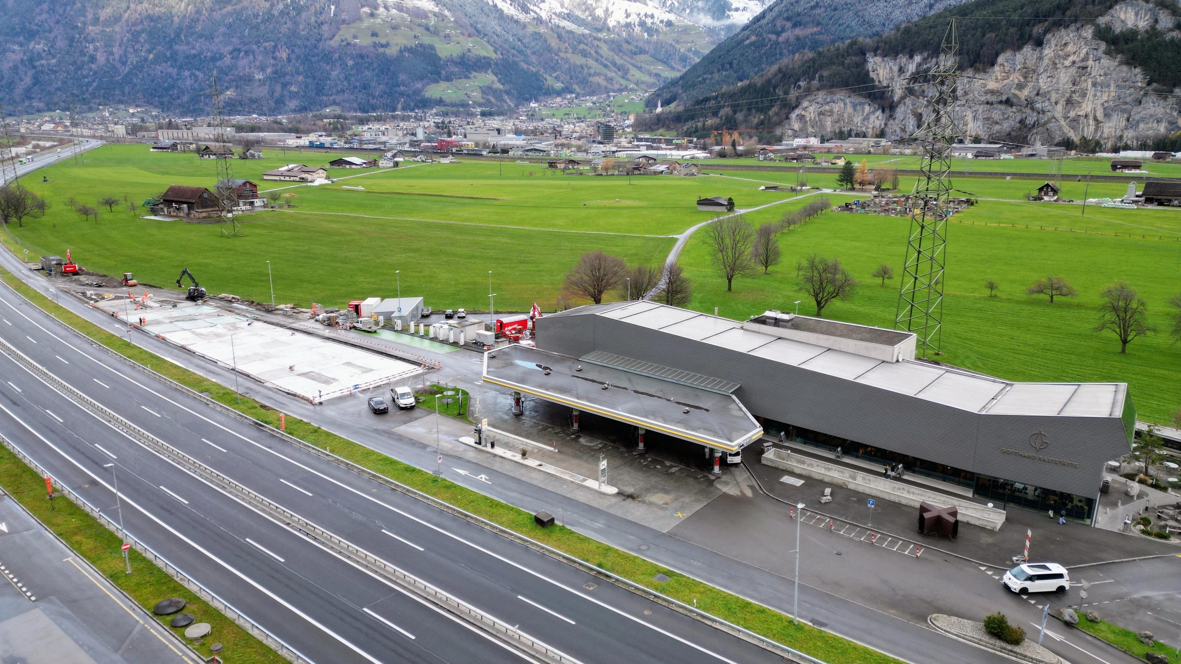 4400.5_Gotthrad Raststätte-Hauptbild.JPG