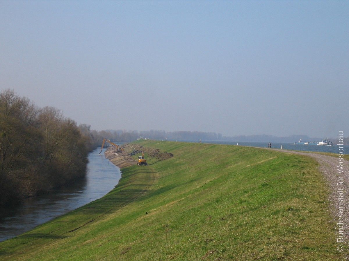 56331_Rheinseitendamm_Sanierung_cunbekannt_Thomas Weber.jpg