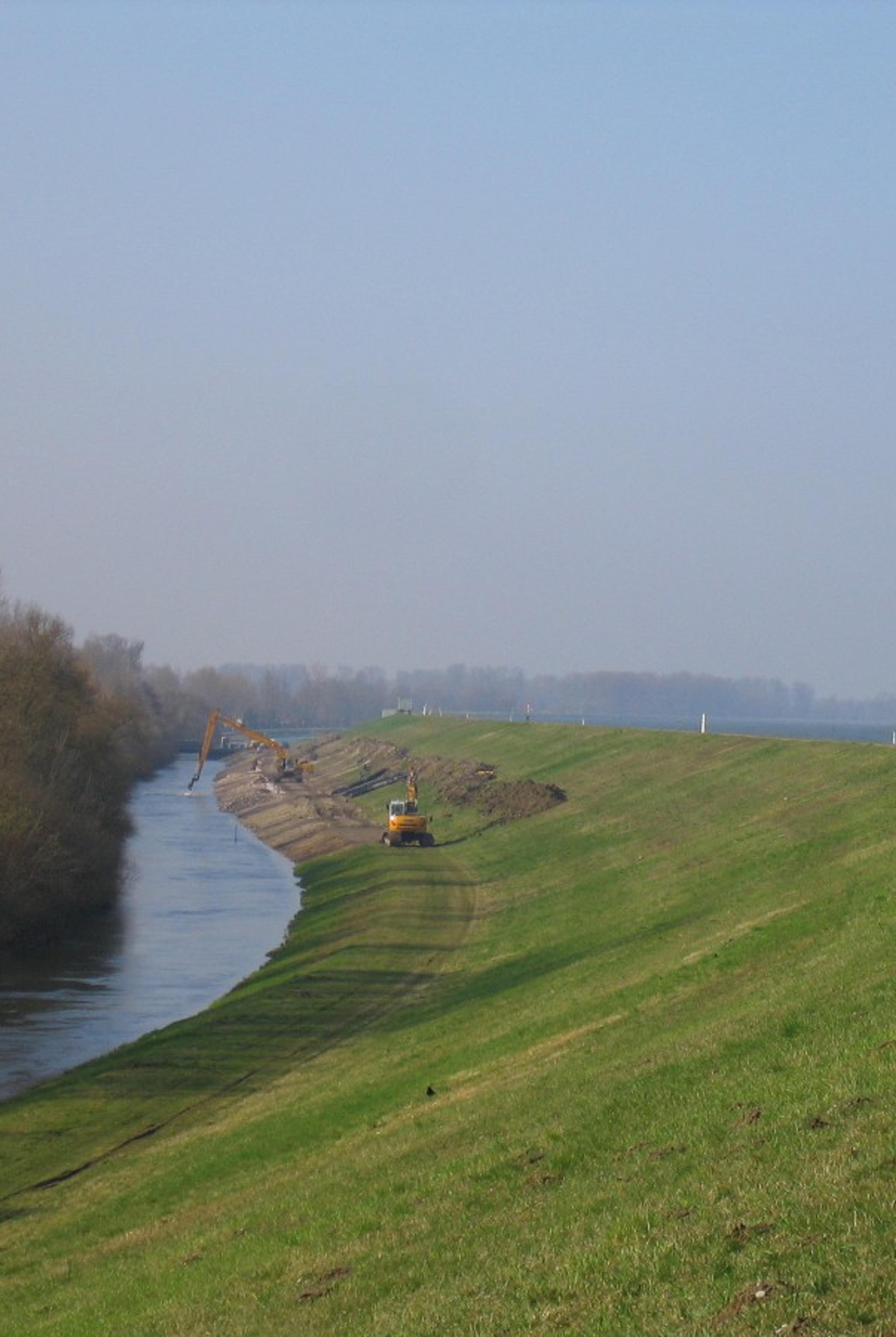 56331_Rheinseitendamm_Sanierung_cunbekannt_Thomas Weber.jpg