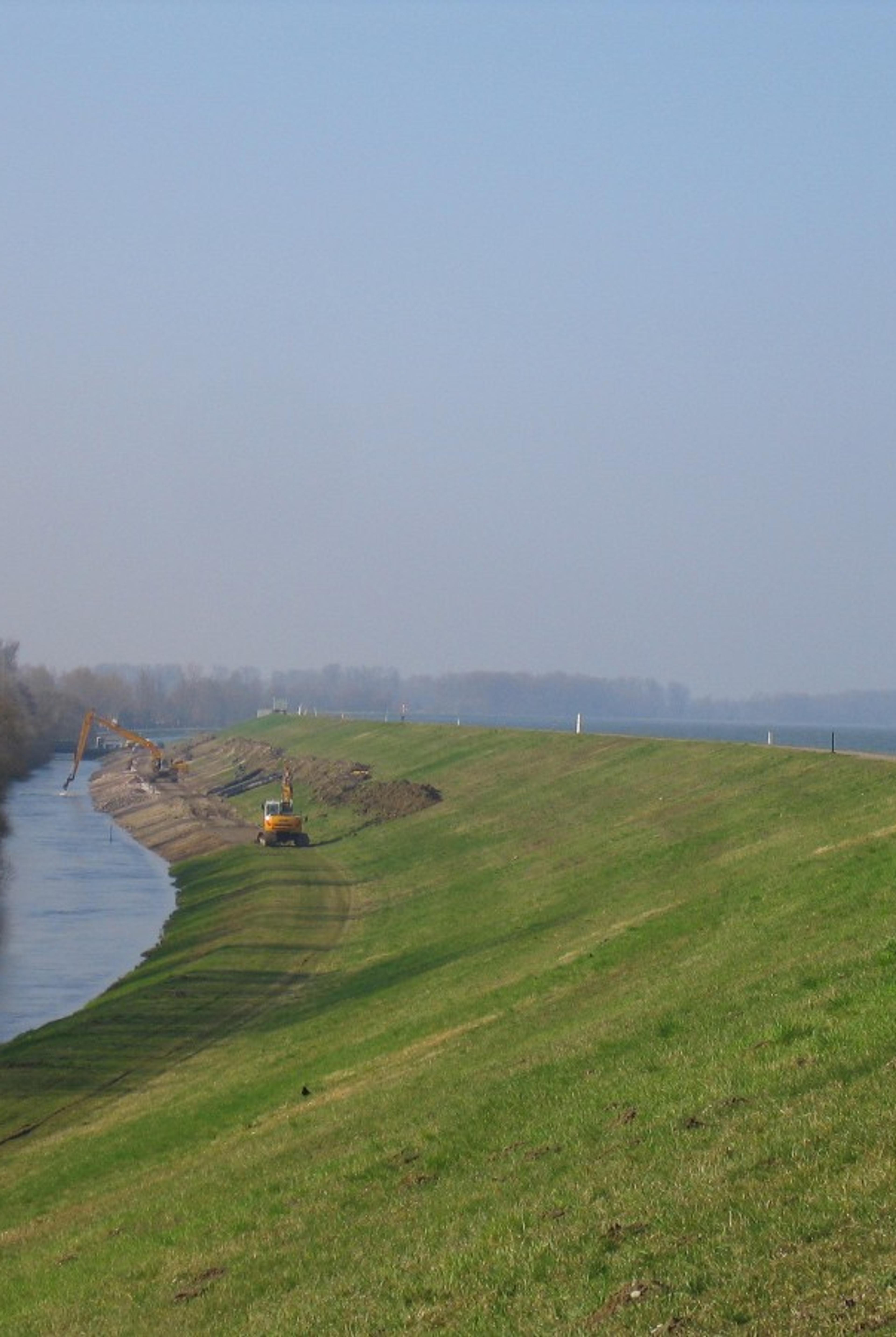 56331_Rheinseitendamm_Sanierung_cunbekannt_Thomas Weber.jpg