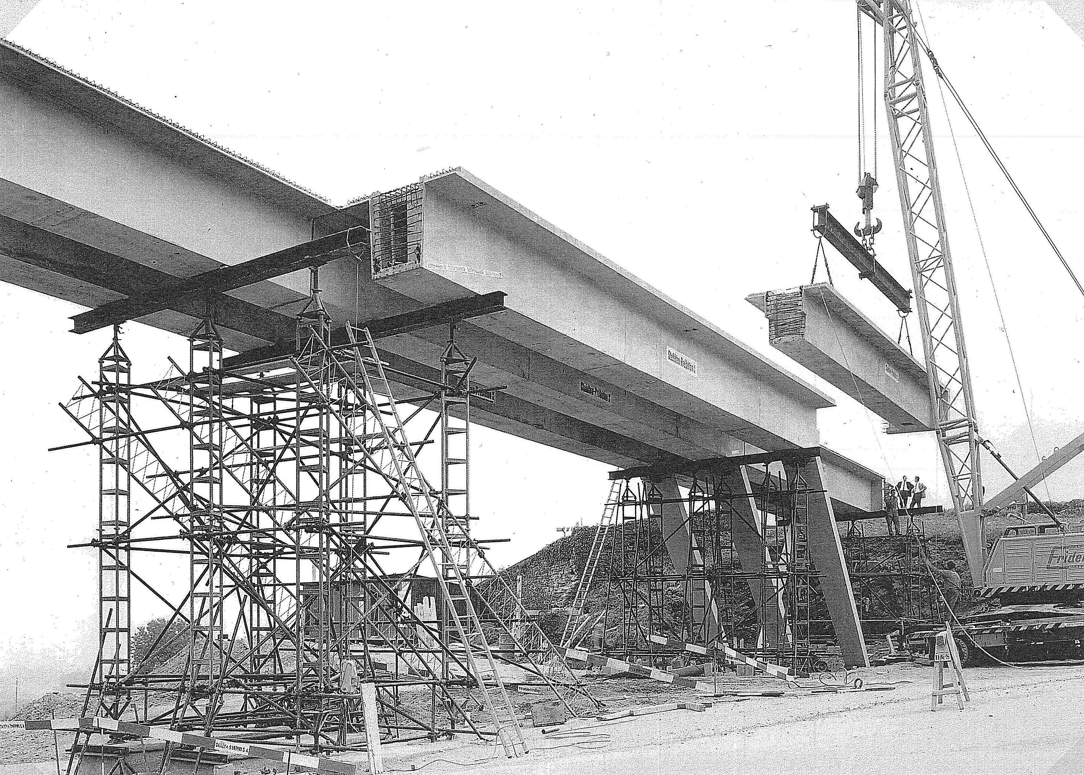 V-Stiel-Brücken mit Spannweiten von 14 bis 40 m auf Basis vorfabrizierte Betonelementen und im Stahl-Beton-Verbundbau