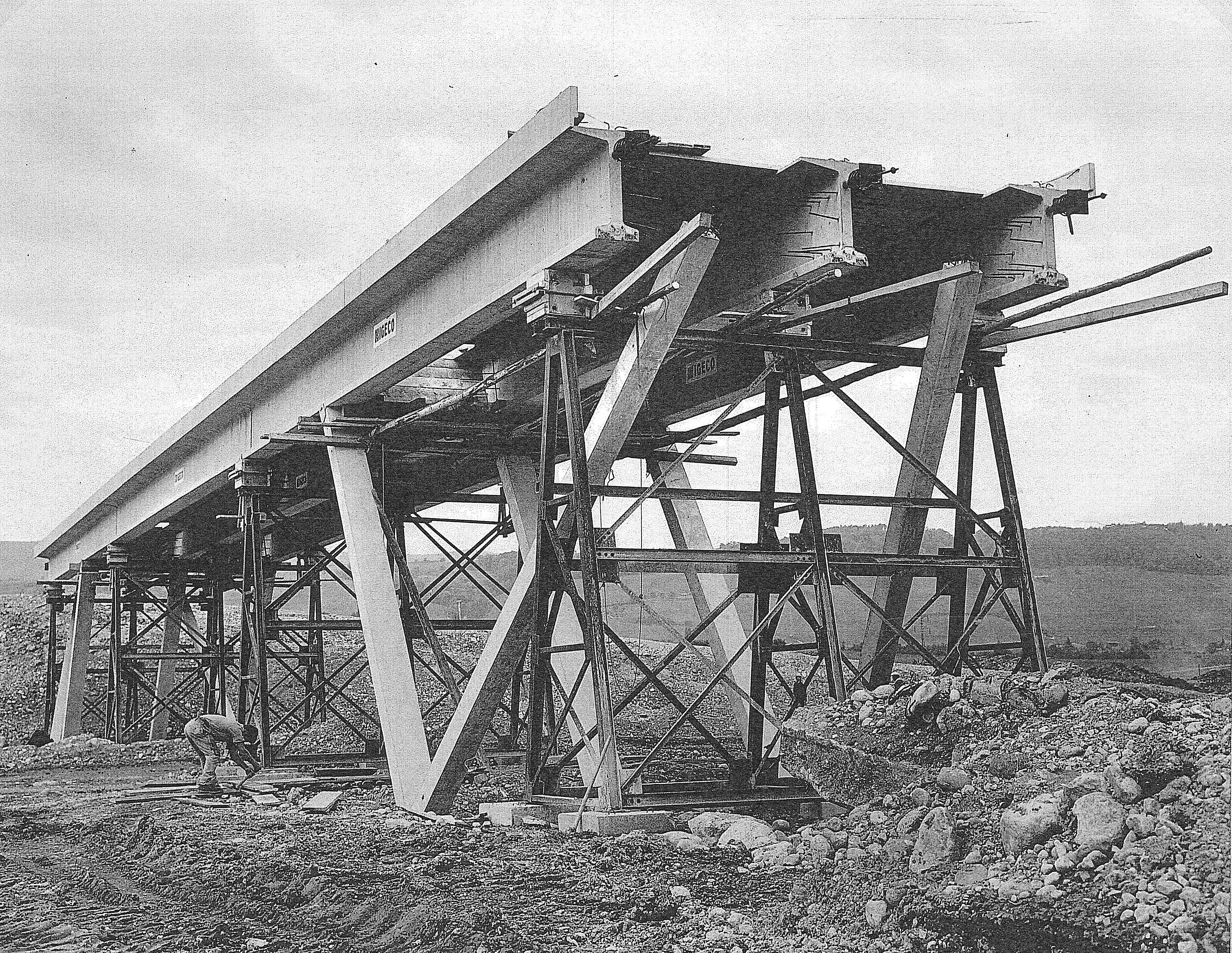 V-Stiel-Brücken mit Spannweiten von 14 bis 40 m auf Basis vorfabrizierte Betonelementen und im Stahl-Beton-Verbundbau