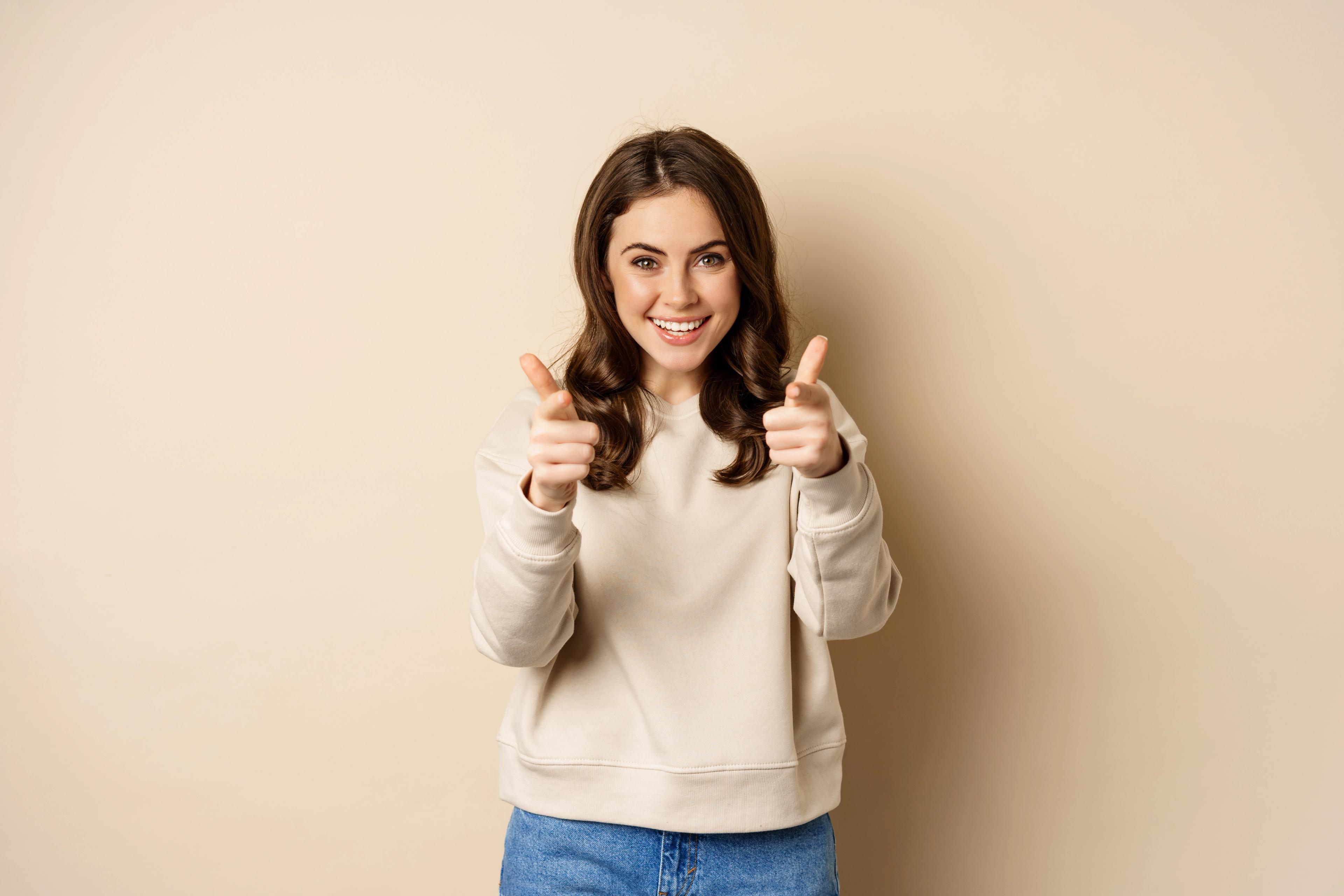 Client satisfait levant le pouce