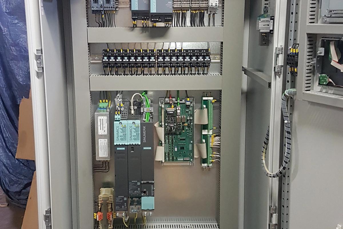 Шафа керування з електроприводом Siemens
