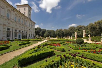 Villas & Gardens Around Rome