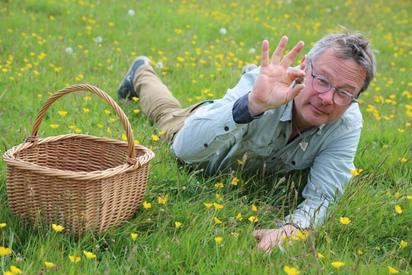 PROJECT Forage for ingredients for Hugh’s wild pakoras