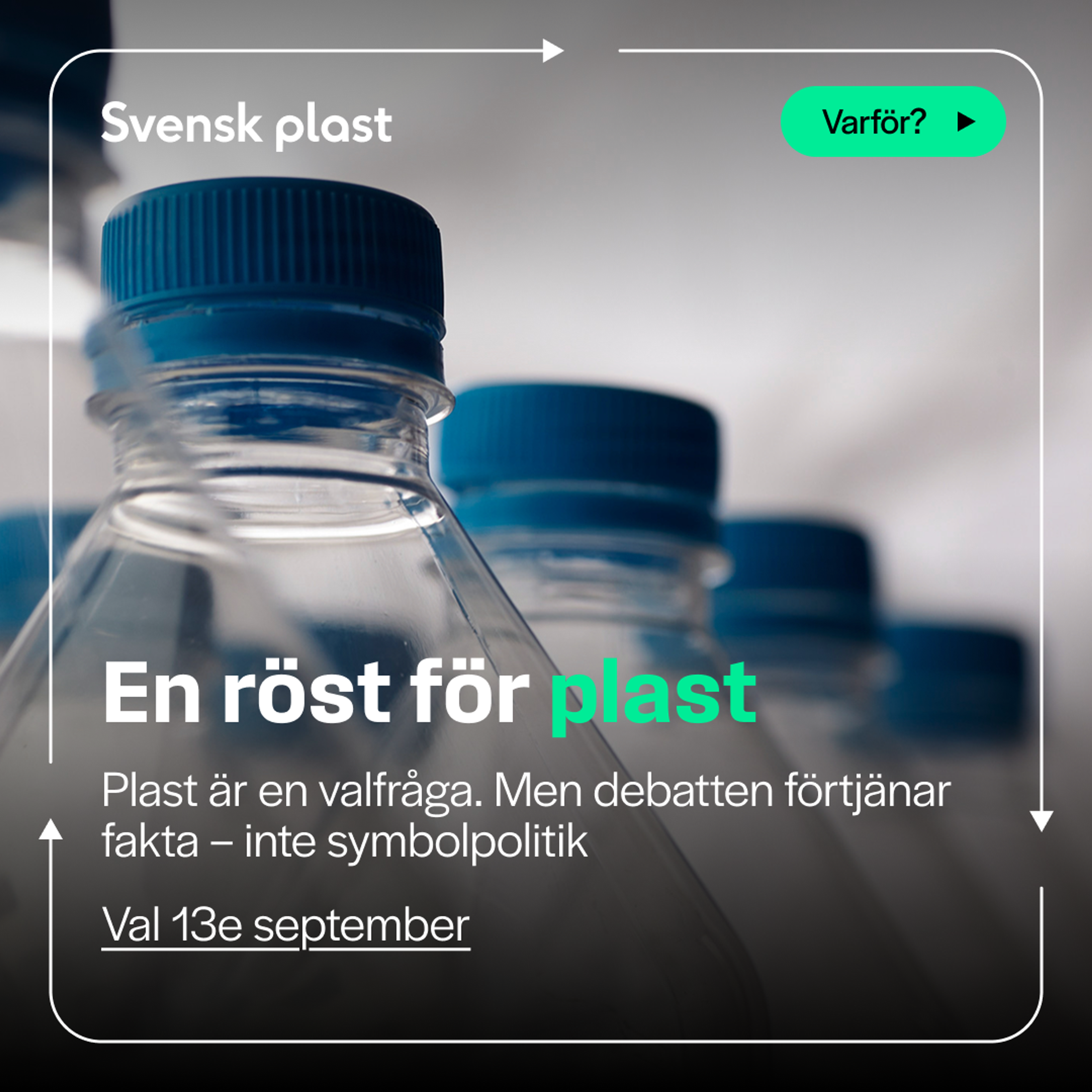 Kampanjkort: närbild på PET-flaskor med blå kapsyler. Rubrik "En röst för plast", där ordet plast är grönt. Text: "Plast är en valfråga. Men debatten förtjänar fakta – inte symbolpolitik." Understruket: "Val 13e september".