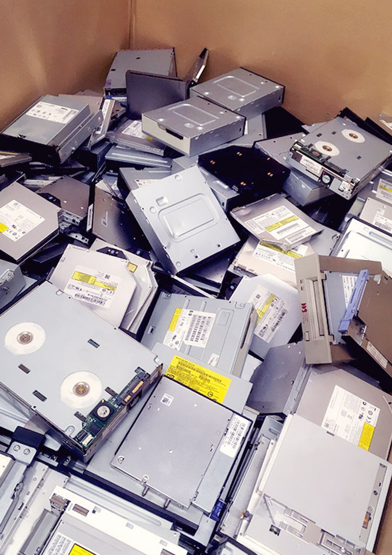 Product design studio Lyon Montpellier France expert in circularity dismantling product coffee machine WEEE