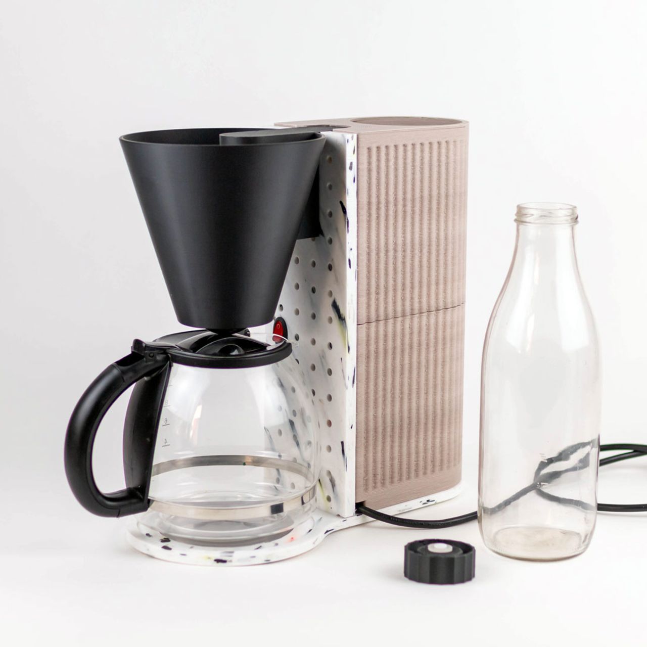 Agence design produit Lyon Montpellier expert en circularité présentation produit cafetière DEEE