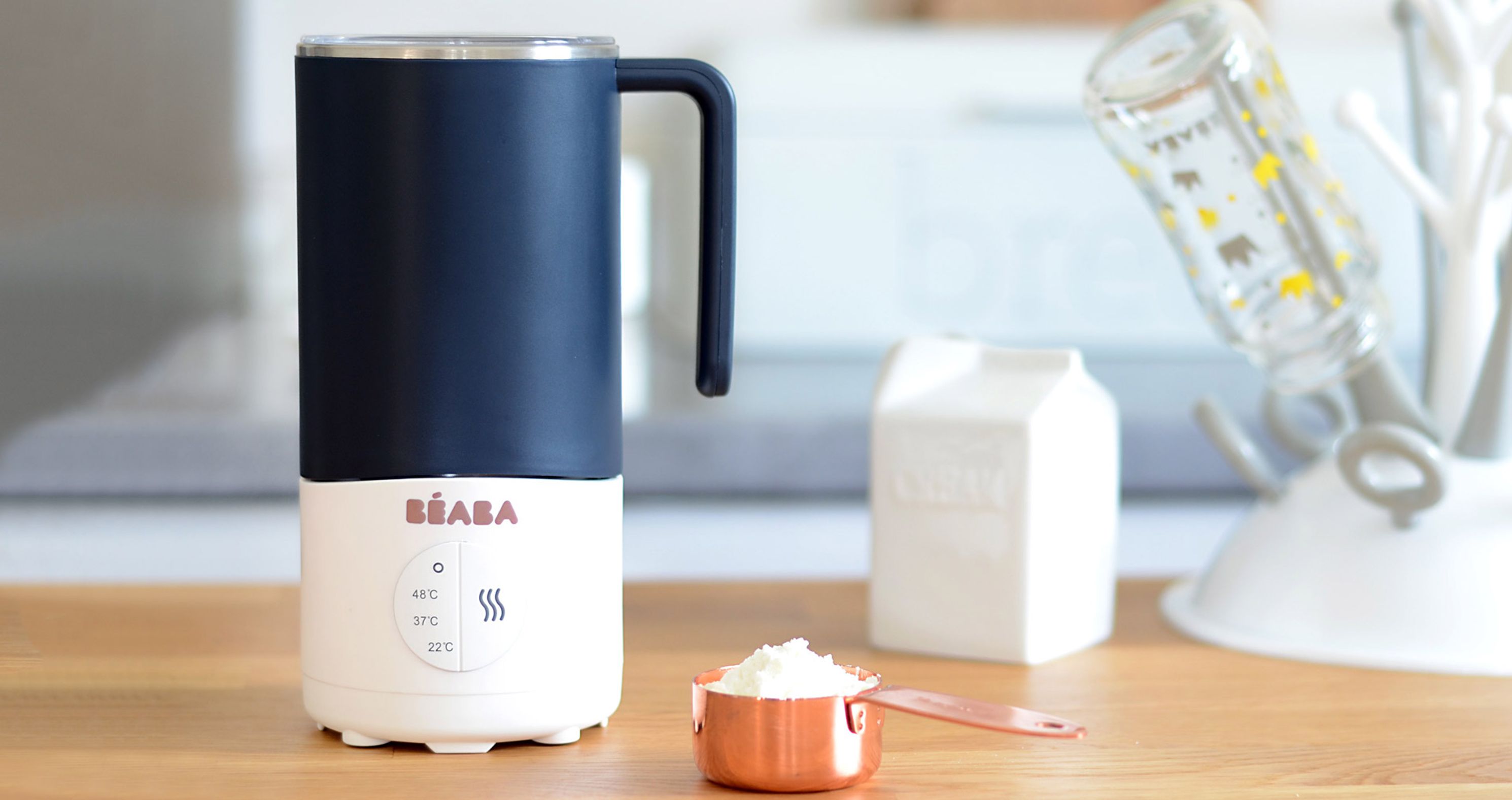 Agence design produit Lyon expert en home appliance présentation produit Beaba milkwarmer