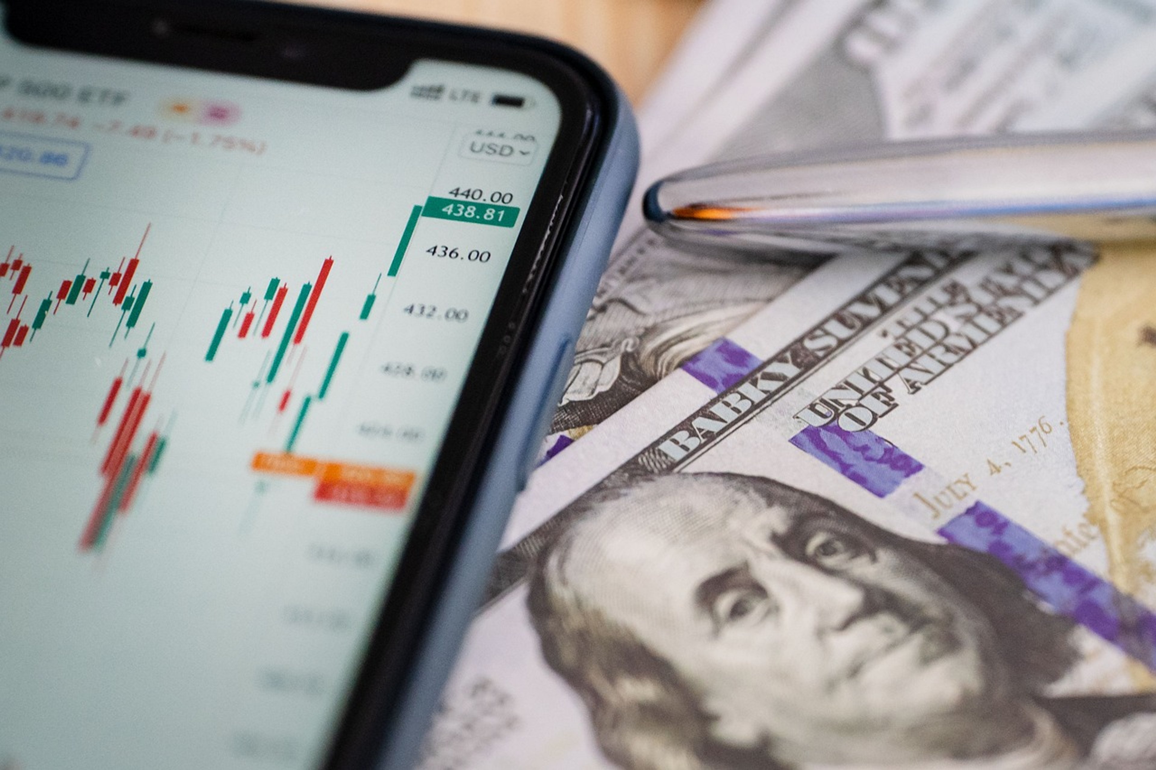 Advisory Account vs Brokerage Account: Key Differences Explained
