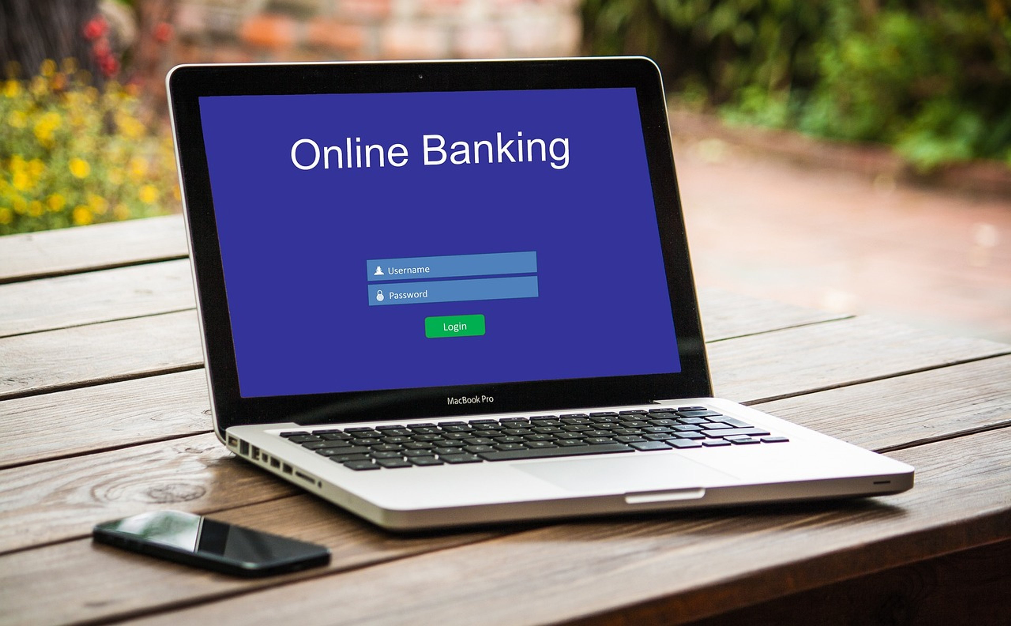 SoFi vs Discover: Banking, HYSA, and Personal Loan Comparison
