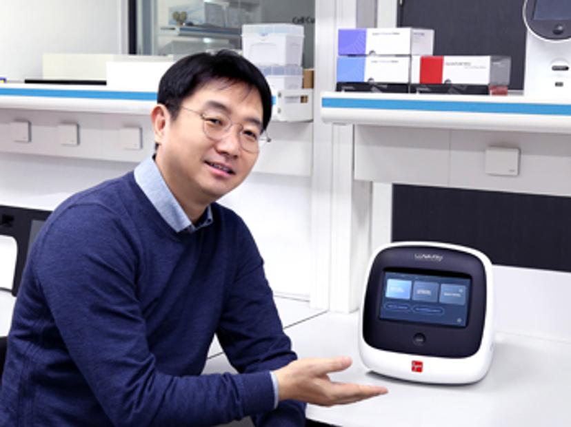 Neon Jung, CEO of Logos Biosystems with the new LUNA-FX7™