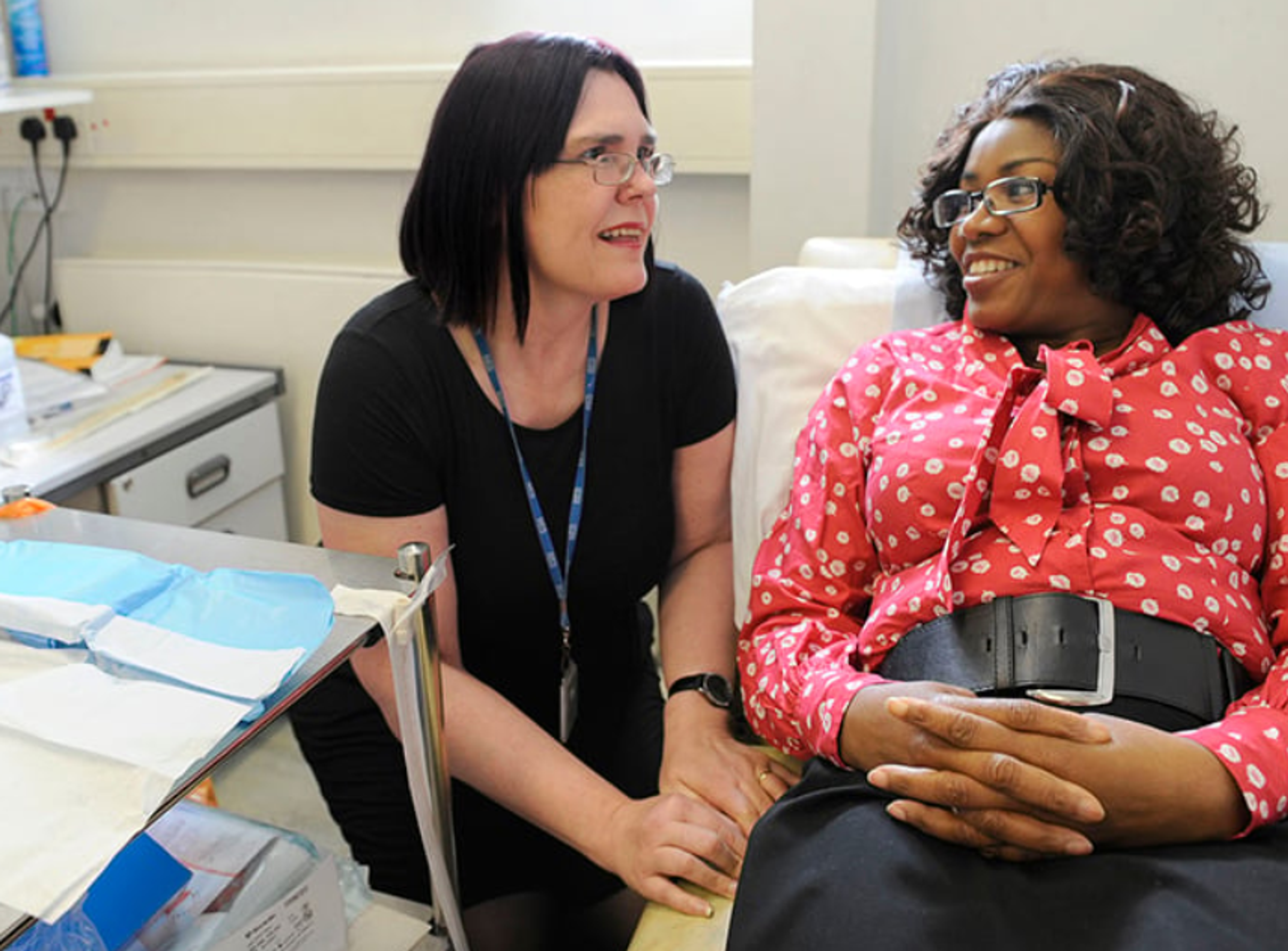 A nurse with a cancer patient