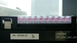 Medium exchange in the Akura PLUS Hanging Drop System