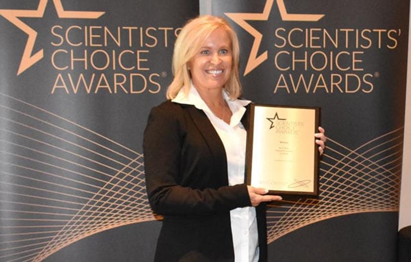 Sherry Jennings receives award on behalf of Siemens Healthineers