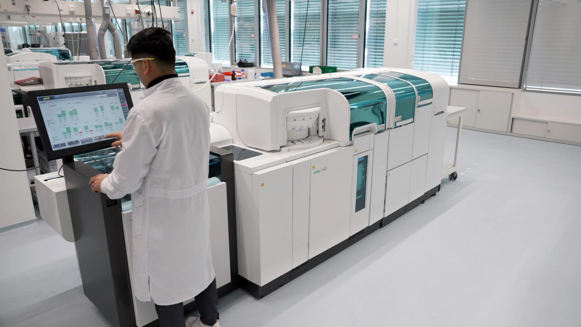 The cobas® Mass Spec solution positioned in the lab