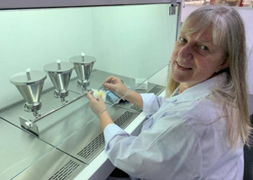 Margareth Krauter, Microbiological testing with Sartorius Microsart Manifold