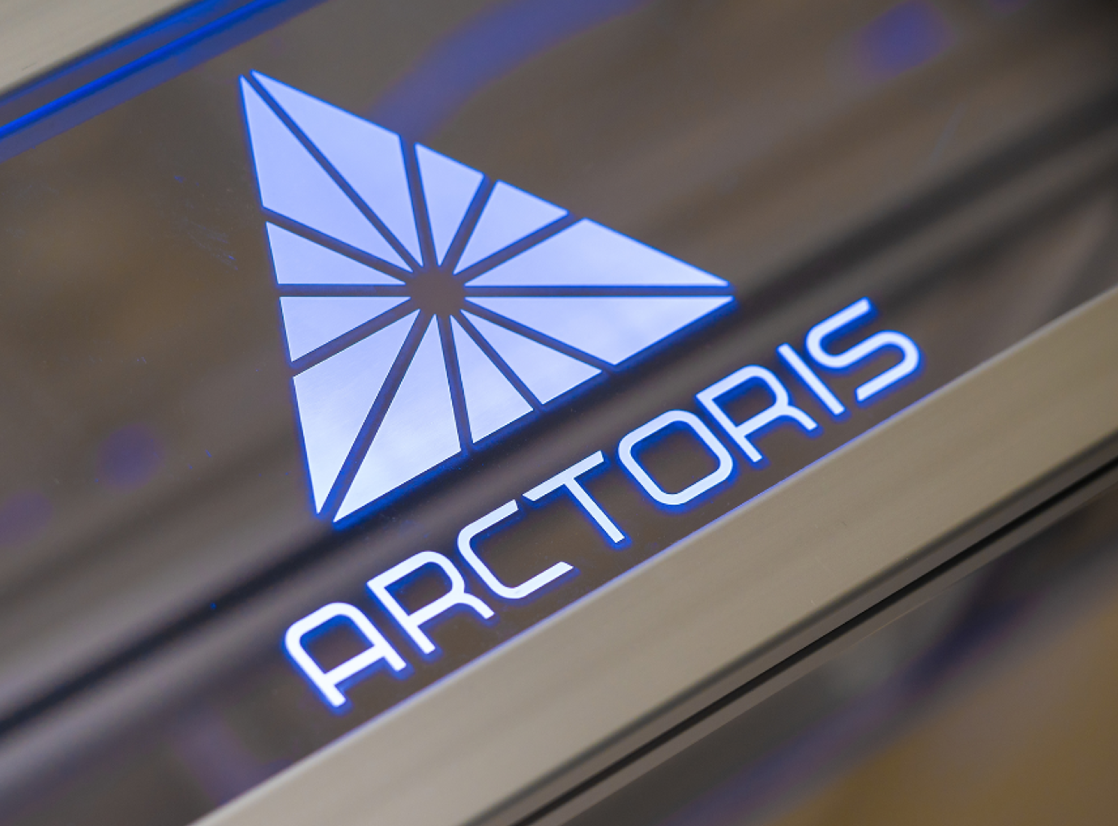 Arctoris logo