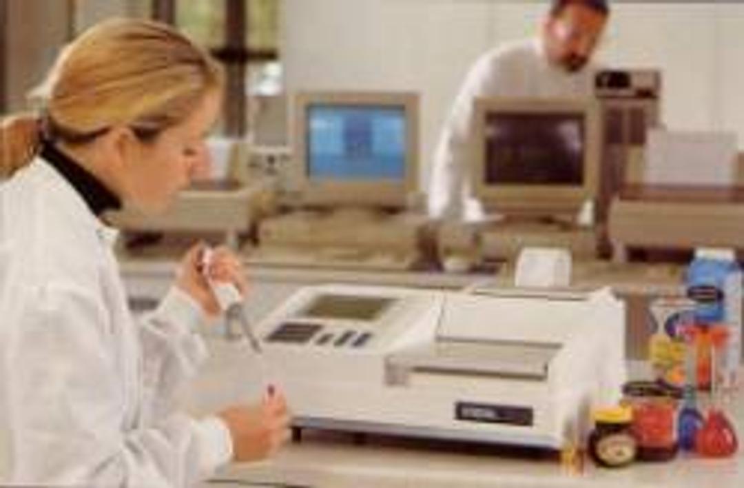 A DietQuest spectrophotometer in use.