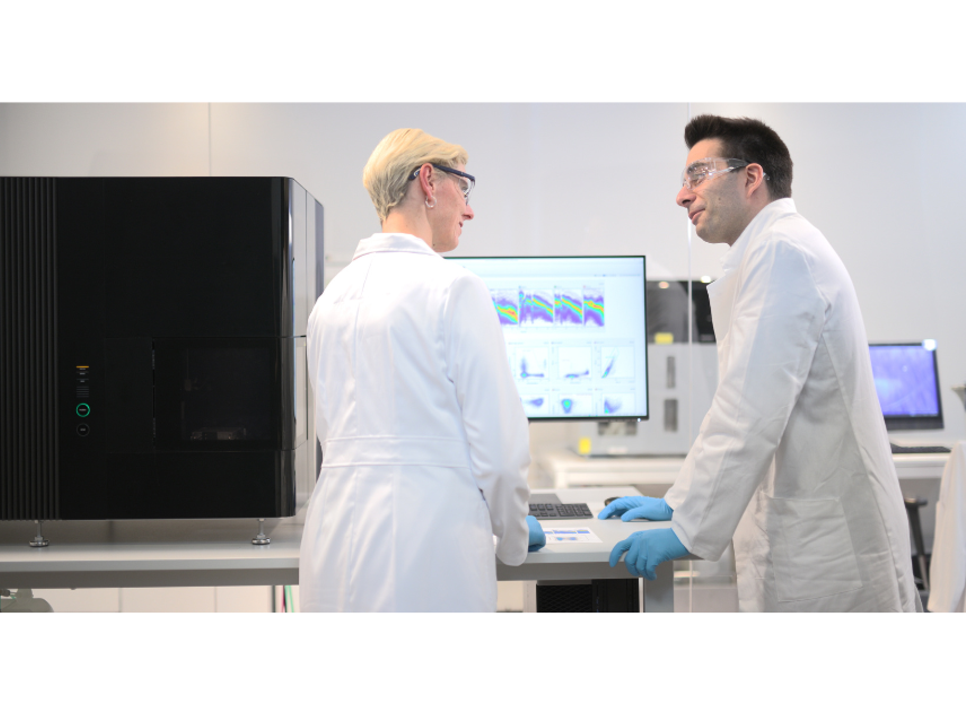 The ID7000 is designed to simplify the flow cytometry workflow with automation features, from startup to shutdown, and intuitive, guided software