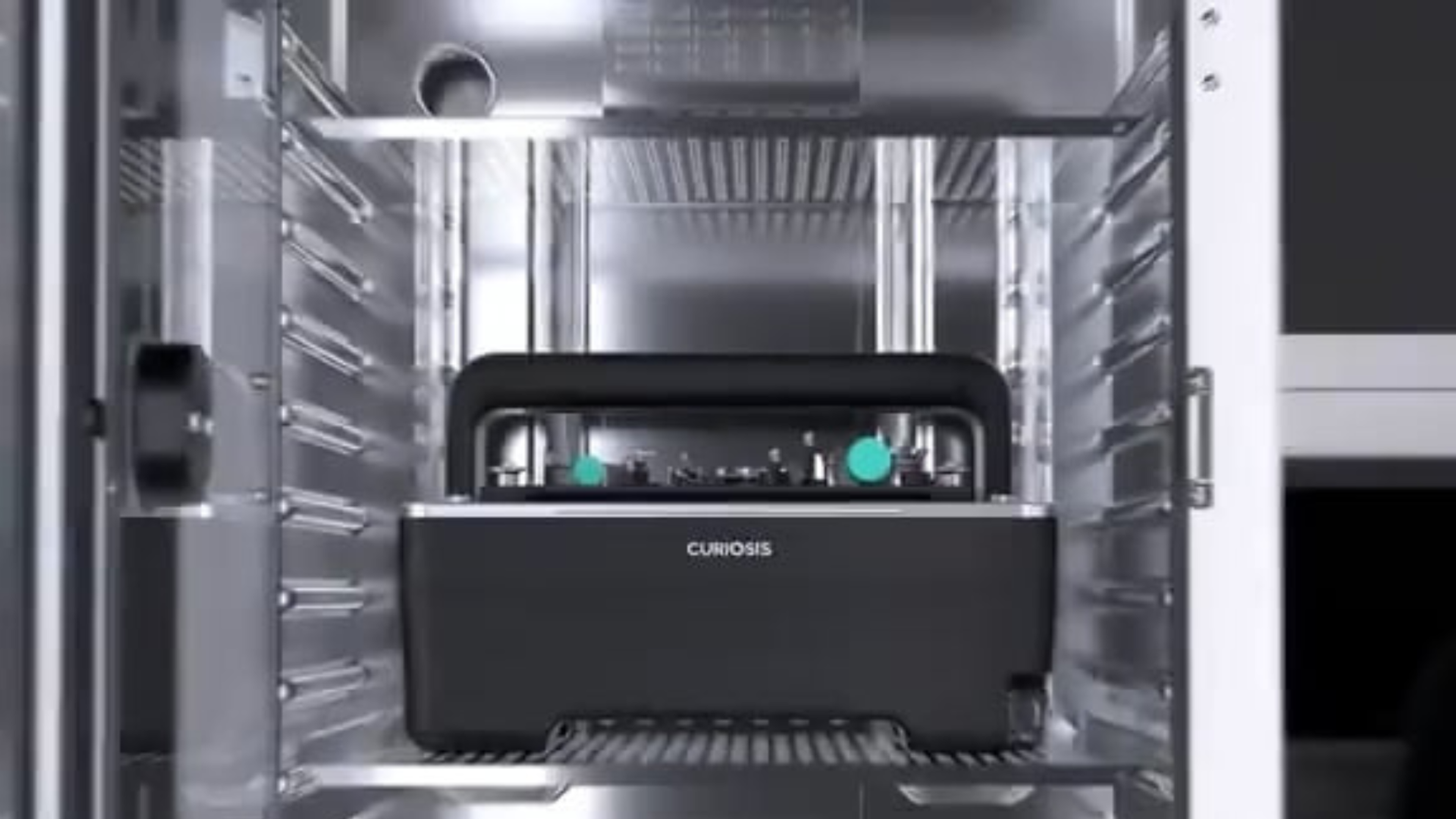 Live cell imaging system operating inside an incubator