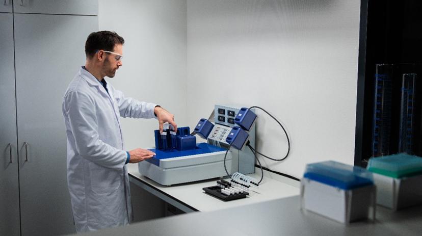 A scientists using the Crystalbreeder by Technobis Crystallization Systems