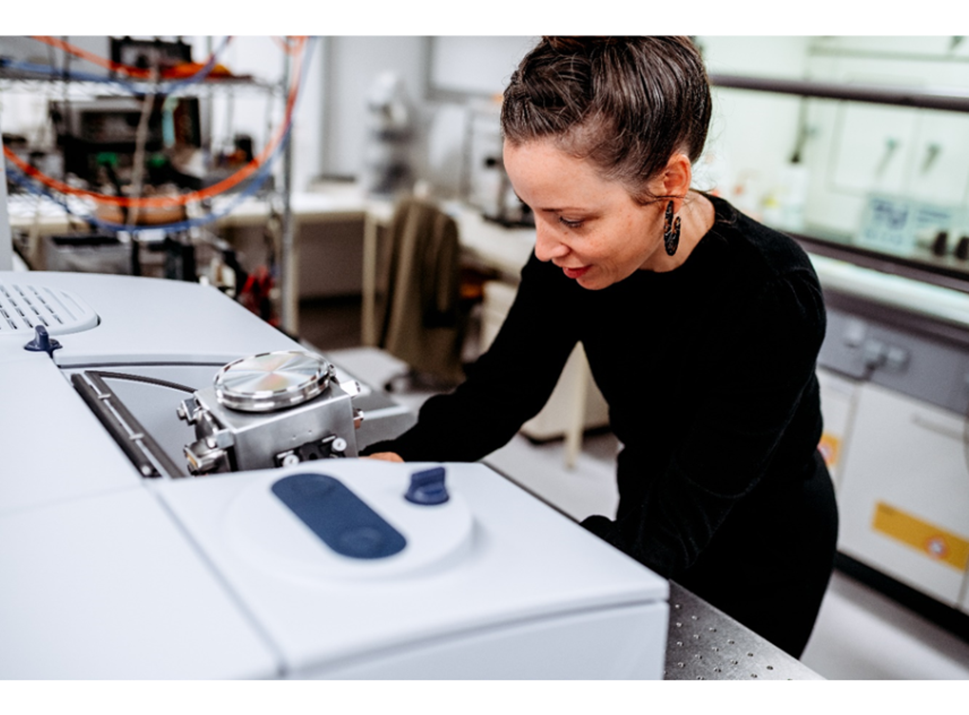 Nanoelectromechanical photothermal Fourier transform infrared spectroscopy (NEMS-FTIR) is a technique that uses nanoscale mechanical resonators to characterize materials through infrared light.