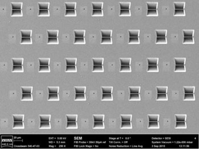 Zeiss FIB SEM