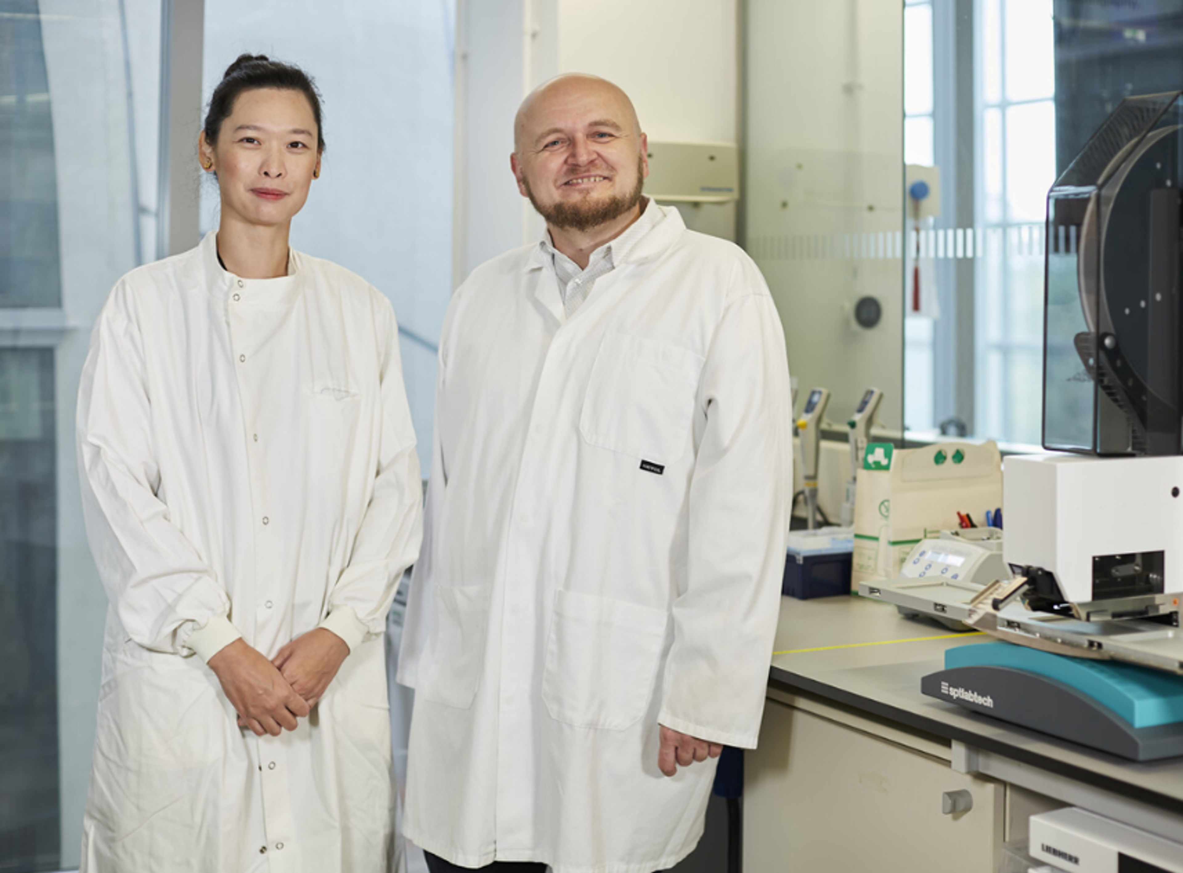 Senior Automation Specialist and Molecular Biologist Yuen Ting Chan and Senior Molecular Biologist and Robotics Specialist Dr. Piotr Cuber at the lab