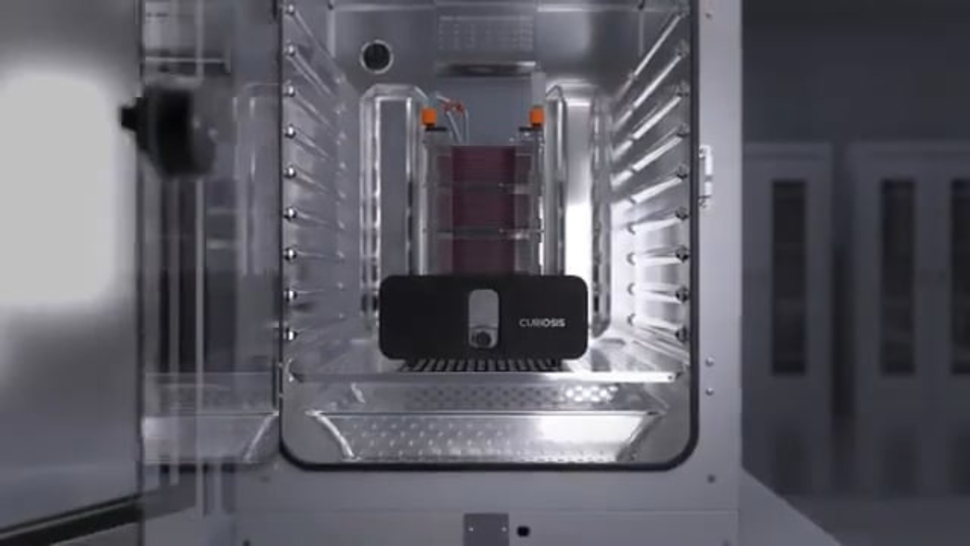 Multi-layer cell culture imaging system inside incubator