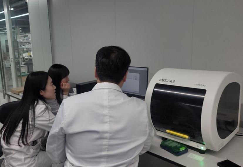 Jiseon Kim, Senior Researcher at ProGen, and her team are developing a novel bispecific antibody-based drug aimed at combating cancer and autoimmune disease